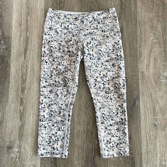 Lululemon Wunder Under Not So Petite Fleur Silver Soon Crop Leggings - Size: 6 - Picture 12 of 12